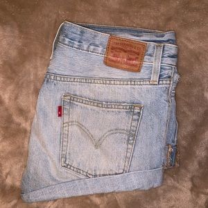 High waisted Levi shorts